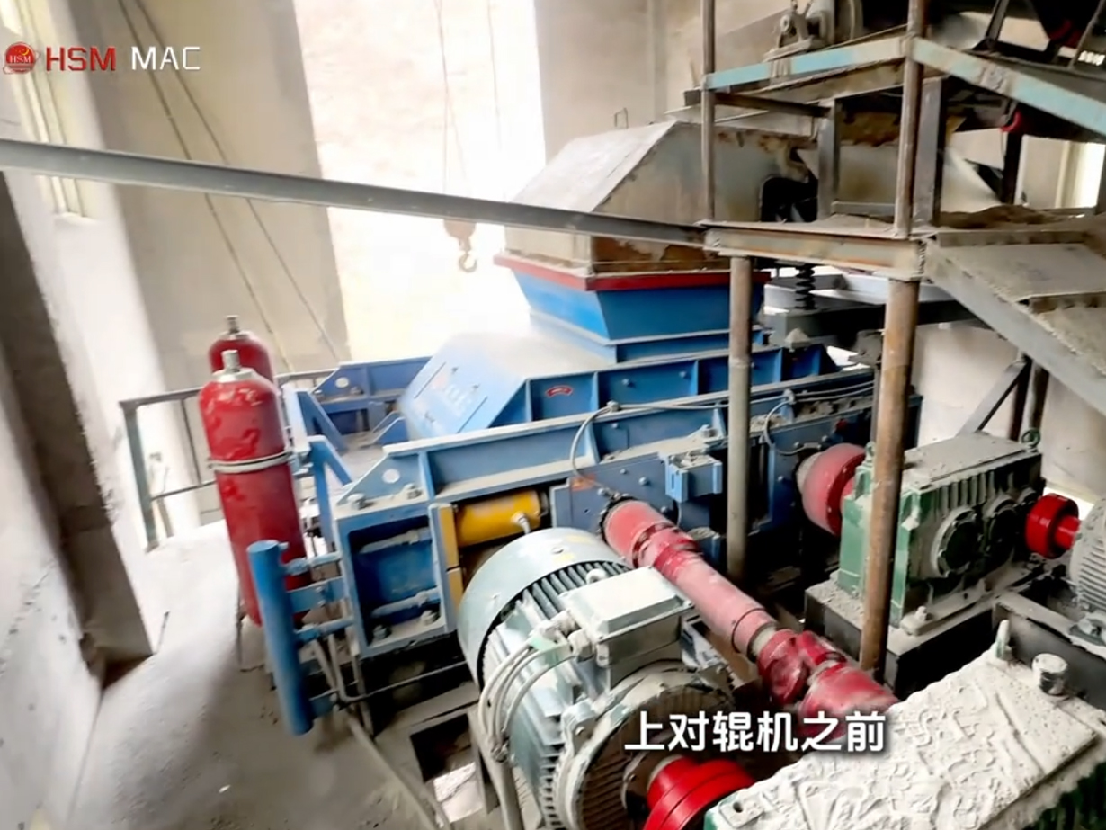 洛陽金礦破碎用對輥破碎機生產現(xiàn)場