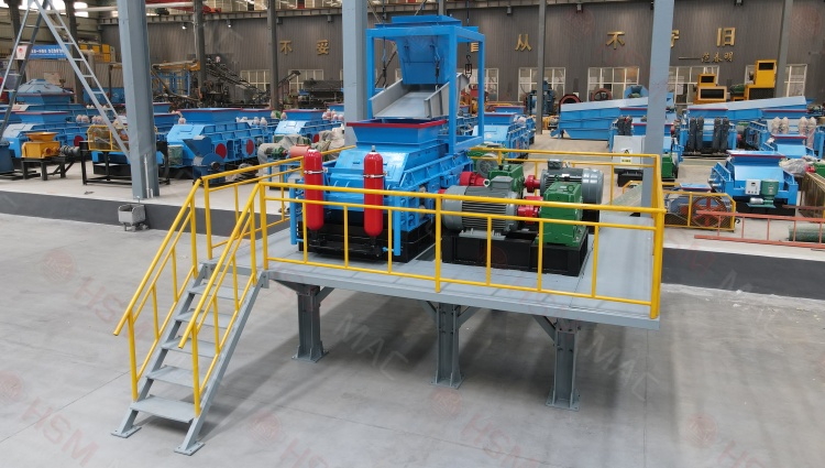 設(shè)備老舊效率低？老沙場(chǎng)升級(jí)改造 認(rèn)準(zhǔn)華盛銘全液壓對(duì)輥制砂機(jī)