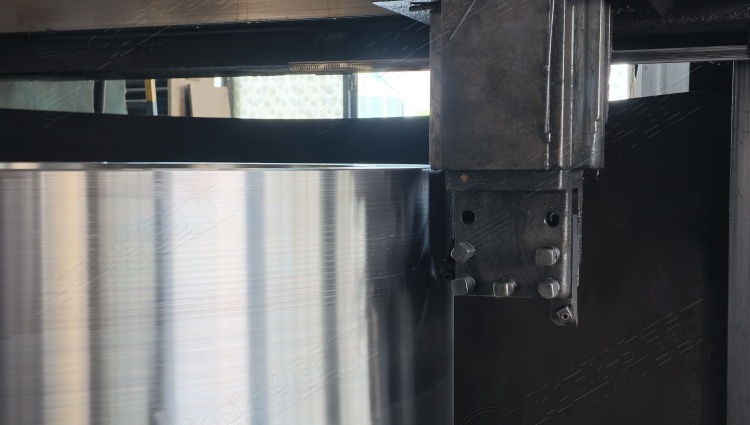 對(duì)輥制砂機(jī)修復(fù)輥皮車削裝置：不拆機(jī)，安裝即用